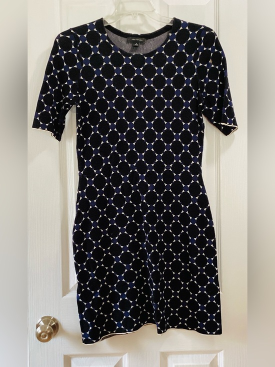 Ann Taylor Dresses & Skirts - Black & Navy Geometric Short-Sleeve Dress